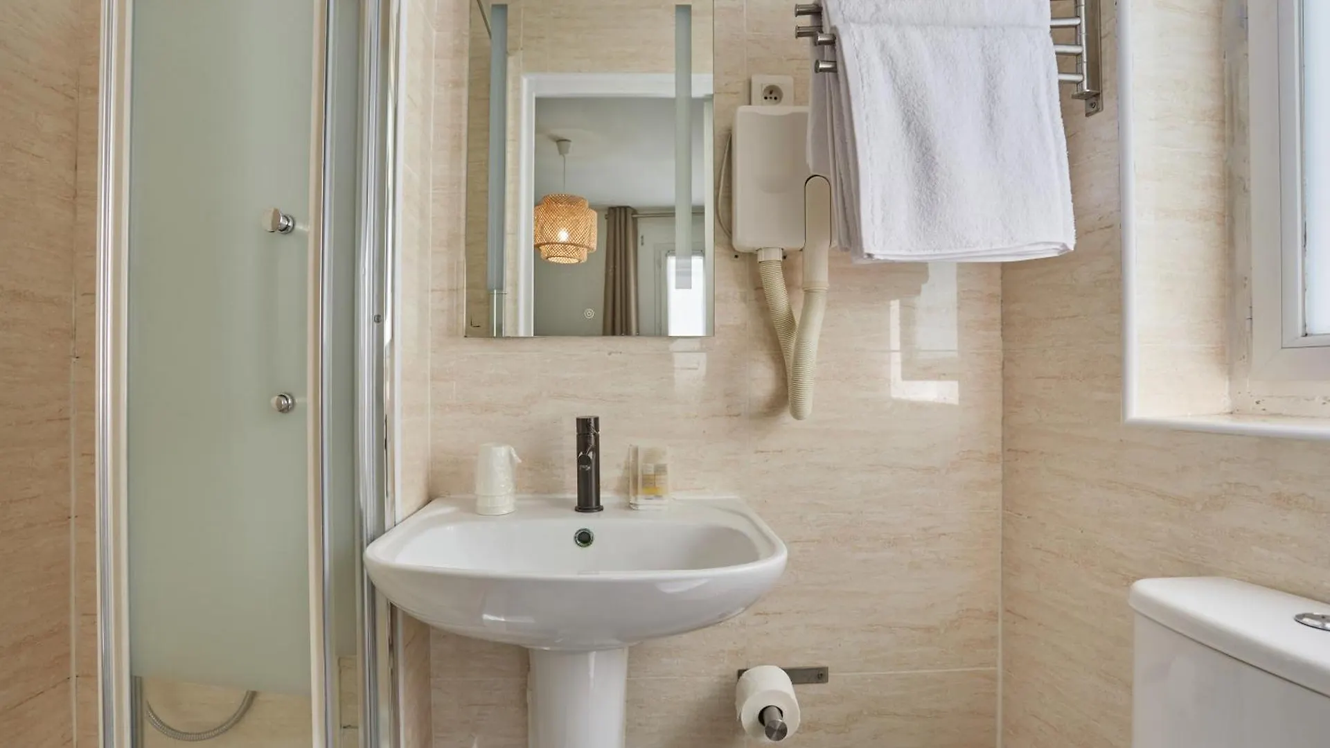 Merryl Hotel Paris